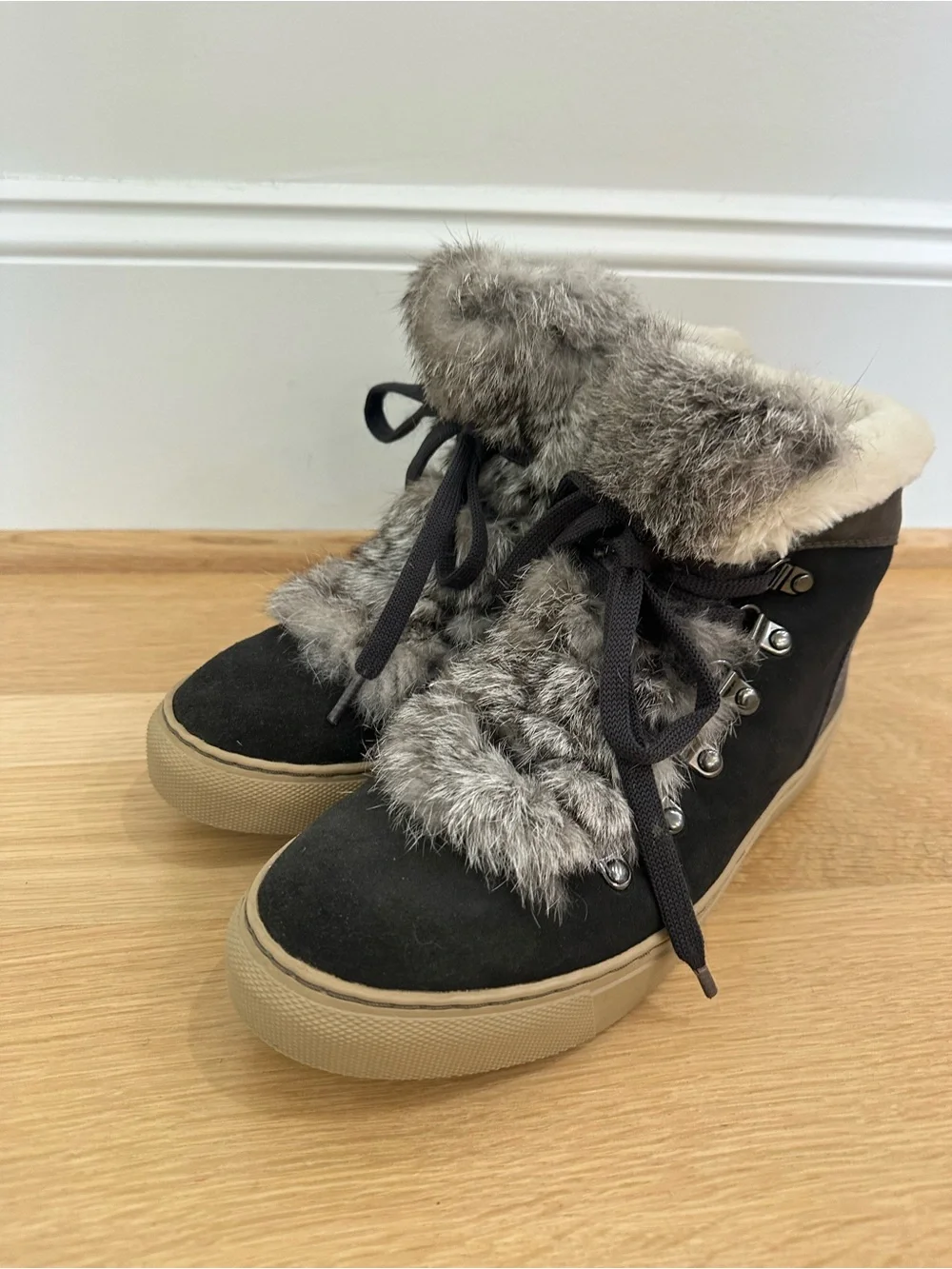 Cougar Black Faux-Fur Trim Waterproof Winter Ankle Boots with Tan Sole, Size 8